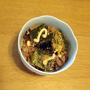 お弁当　韓国海苔と昆布佃煮とすりごまのマヨご飯